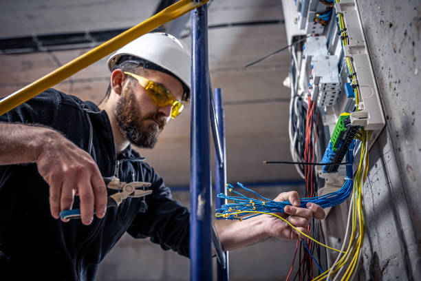 Best Affordable Emergency Electrician  in Levittown, NY