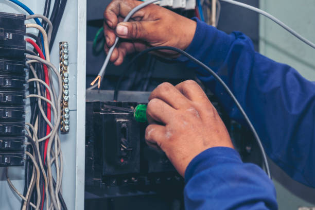 Best Licensed Electrician  in Levittown, NY